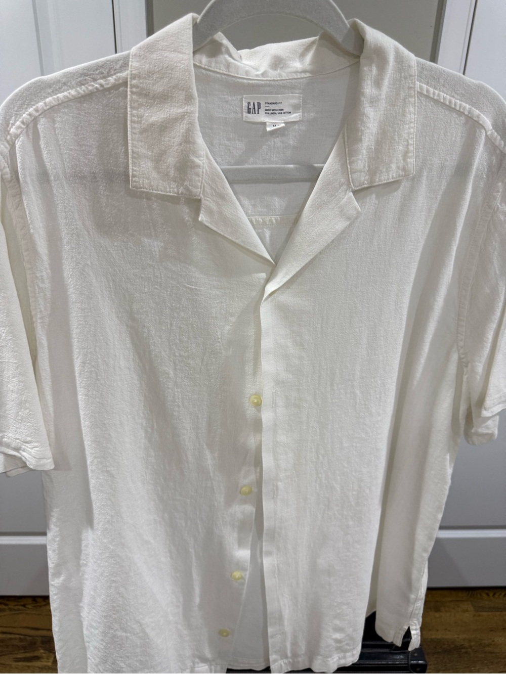 GAP Men's Ivory Short-Sleeve Button-Down Camp Shirt